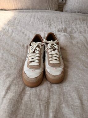 Nike Men’s Low-Top Sneakers in White and Brown with Red Accent